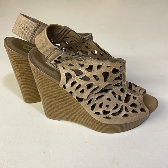 Steve Madden Size 6 1/2 Wedges Taupe - Picture 3 of 4